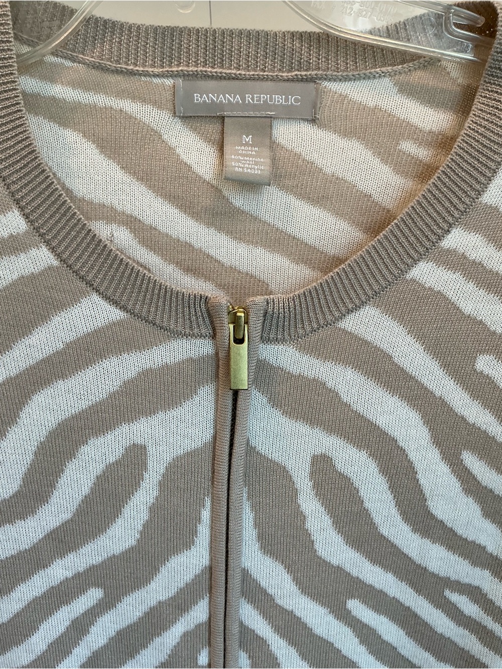 Banana Republic Merino Wool Animal Print Full Zip Sweater Jacket Size Medium - Picture 4 of 11